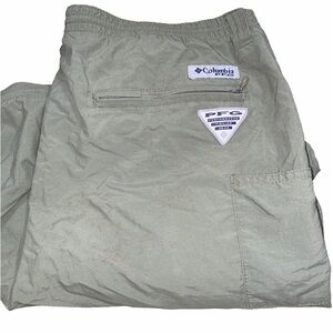 Columbia green shorts size 32